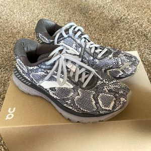 Brooks adrenaline sneakers animal print